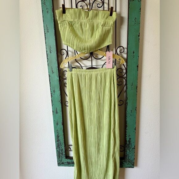 Lime Green Strapless Skirt Set. Beautiful set for summer. - Picture 2 of 7